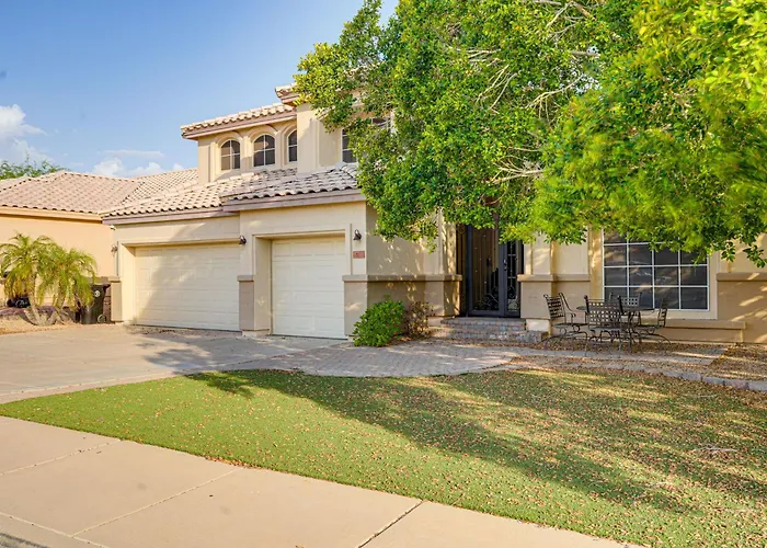 Heated/cooled Pool: Spacious Near Golf!