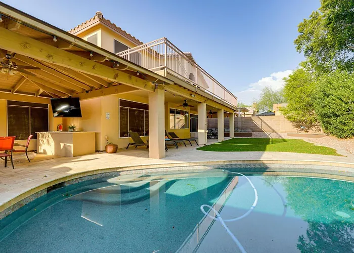 Heated/cooled Pool: Spacious Near Golf!