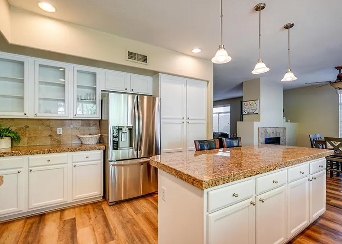 Heated/cooled Pool: Spacious Near Golf! *
