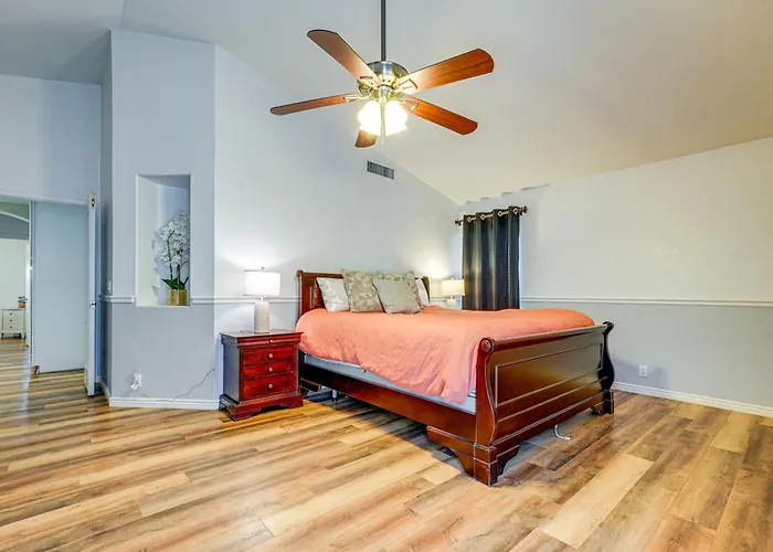 Heated/cooled Pool: Spacious Near Golf!