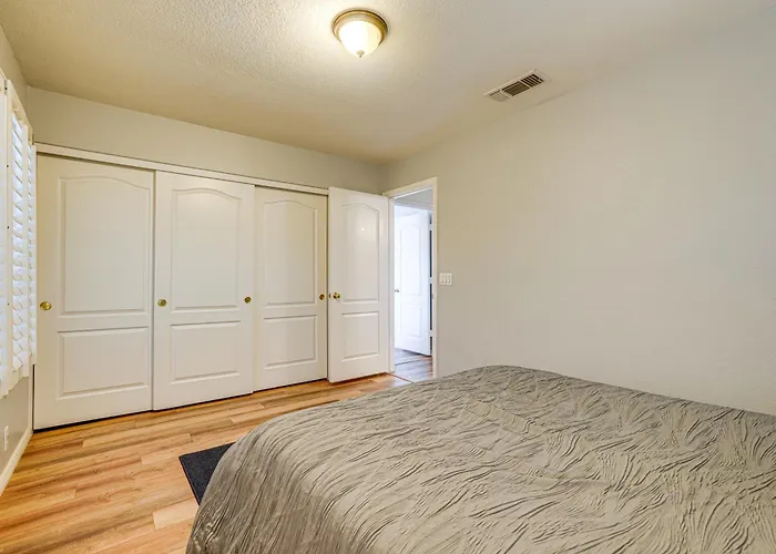 Heated/cooled Pool: Spacious Near Golf! Holiday home Mesa