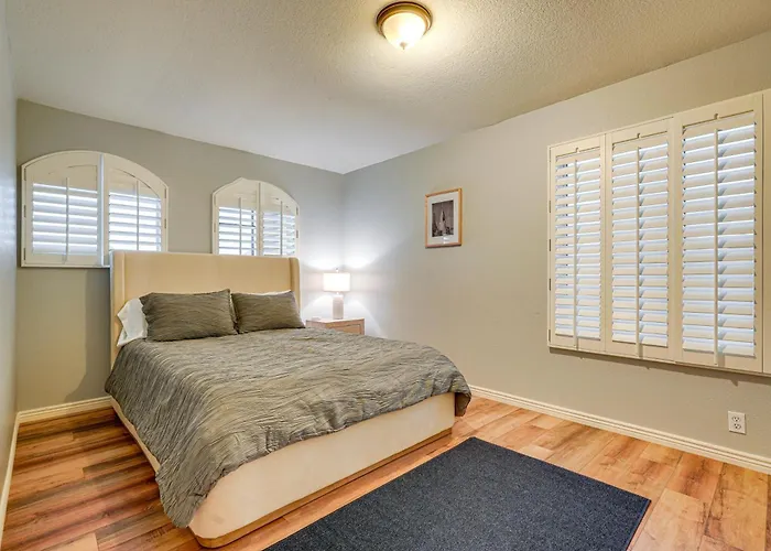 Heated/cooled Pool: Spacious Near Golf!