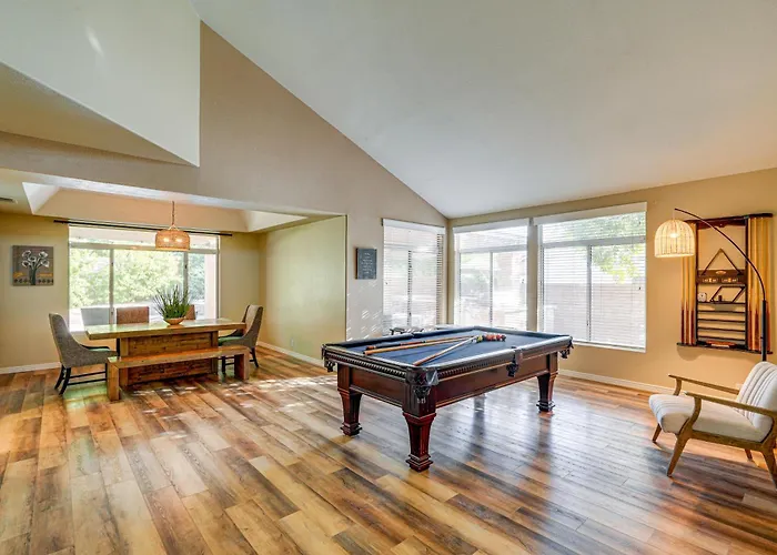 Heated/cooled Pool: Spacious Near Golf! *