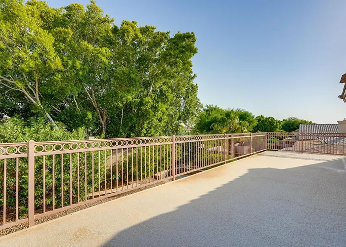 Holiday home Heated/cooled Pool: Spacious Near Golf!